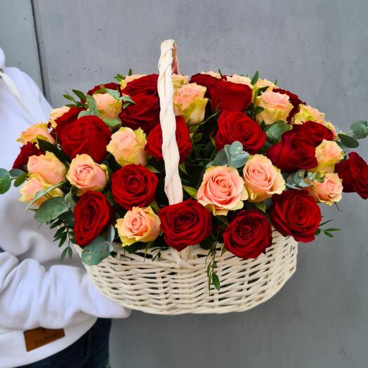 Композиция из 51 Розы микс