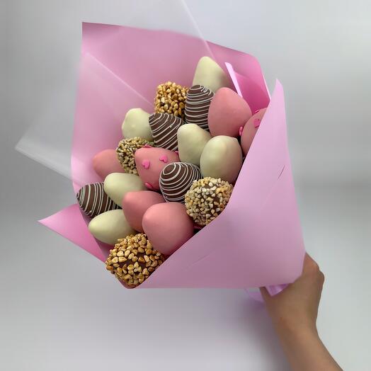 Strawberries in chocolate bouquet of 20 berries "Marshmallow"