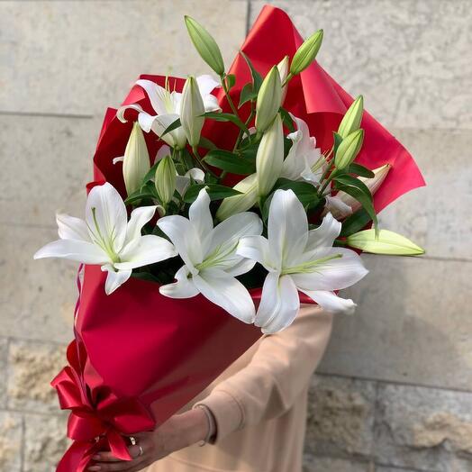 Ароматный букет белых лилий 3 шт (E030)