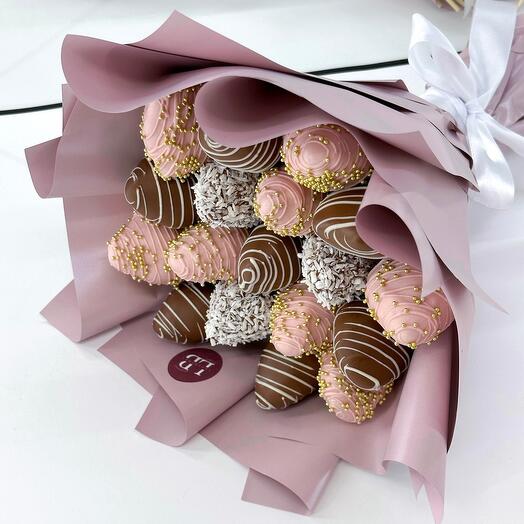 Букет «Млечный путь» из клубники в шоколаде