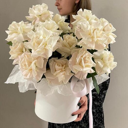 Ажурные розы в коробке