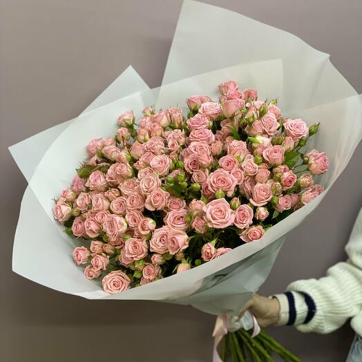 Букеты из нежных кустовых роз 19 штук