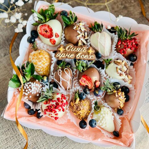 Set de fresas en chocolate "Brilla más brillante"