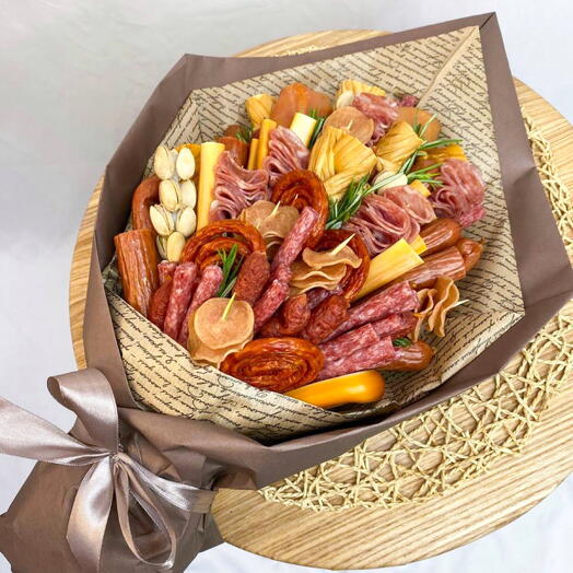 Букет «Икар» — мясной съедобный букет с колбасами и сырами