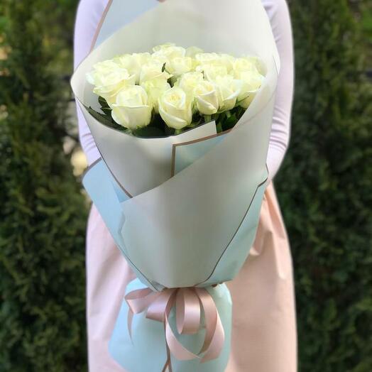 Bouquet of 25 Arctic White Roses