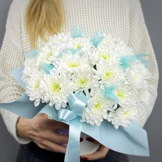 Bush chrysanthemum with blue feathers in a box