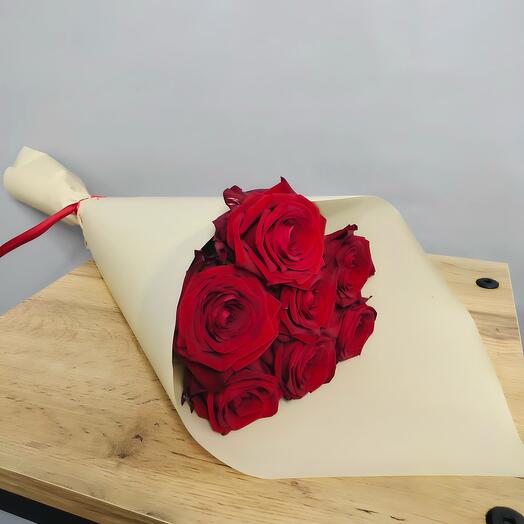 Букет из 7 красных роз 60 см