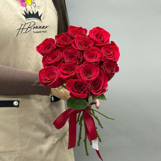 Розы красные