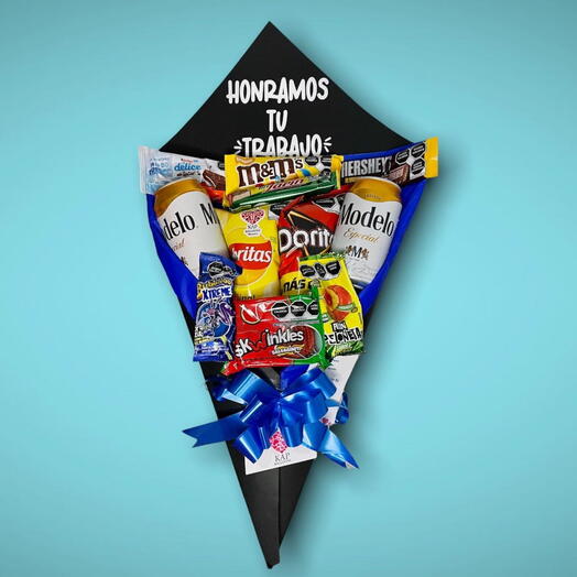 Ramo de dulces con bebidas