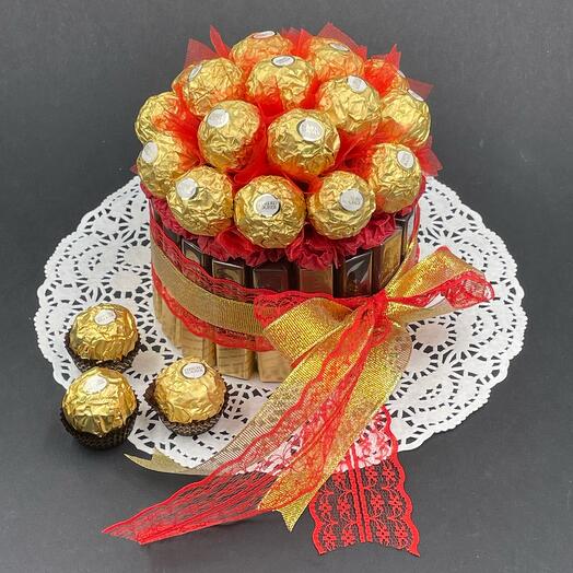 Букет из конфет бенто тортик ферреро роше сладкий подарок жене маме сестре дочке девушке бабушке учителю