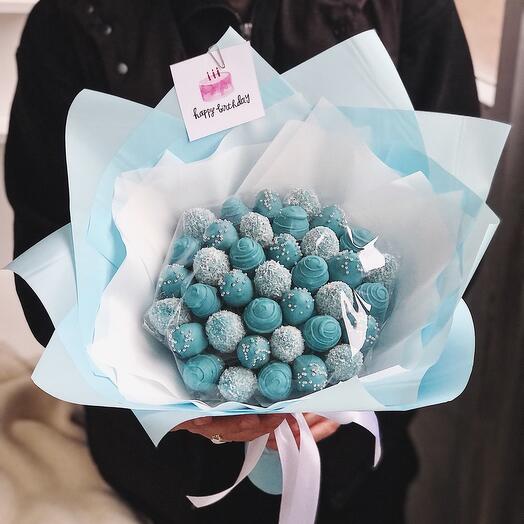 Ramo de fresas en chocolate "nube Azul"