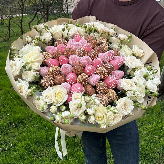 Клубника в шоколаде с белыми розами