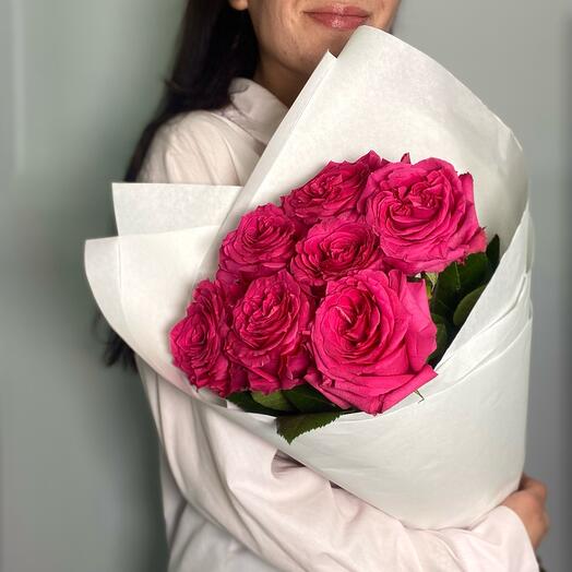 Букет ароматных ярких роз