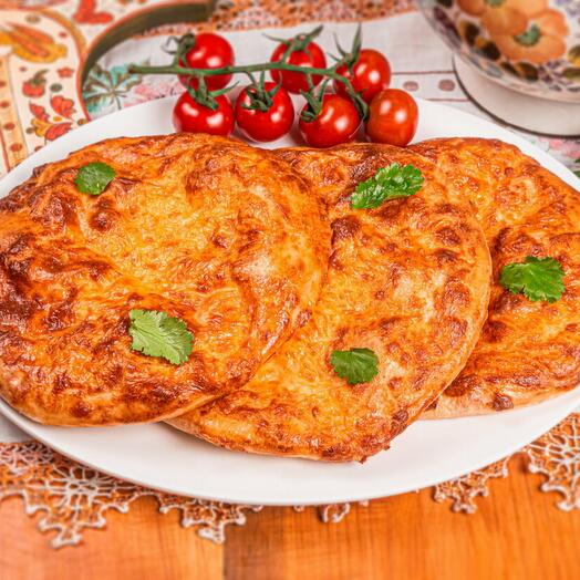 Хачапури с  сулугуни и адыгейским сыром