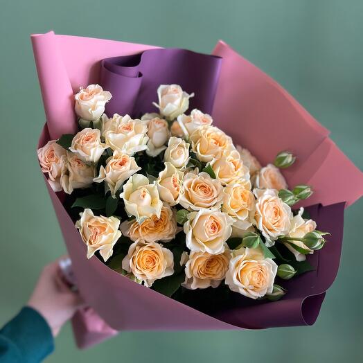 Букет из кремовых кустовых роз
