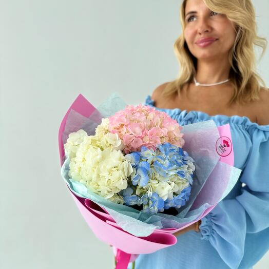 Букет из цветных гортензий