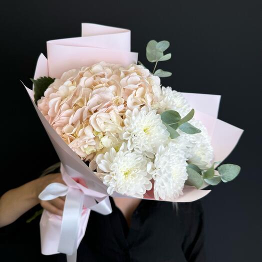 Bouquet of hydrangeas and chrysanthemums