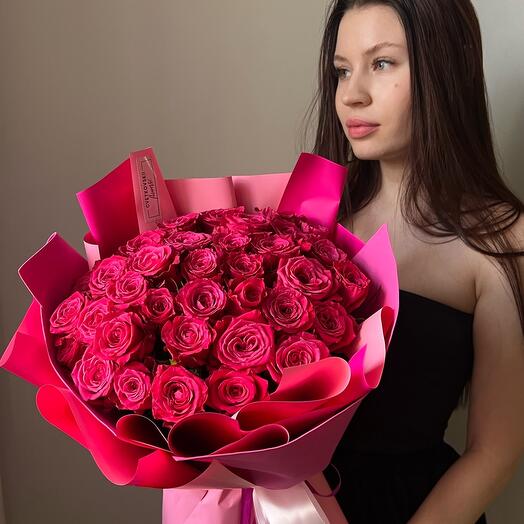 35 малиновых роз