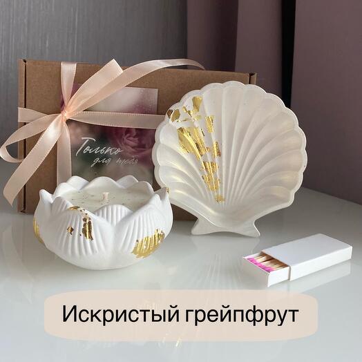 Подарочный набор: свеча- лотос «Искристый грейпфрут» и подставка- ракушка с позолотой