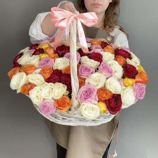 101 роза в корзине