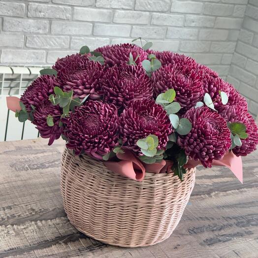 Корзина с хризантемами