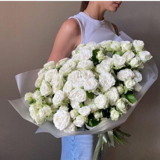 Пышный букет из пионовидных роз 21