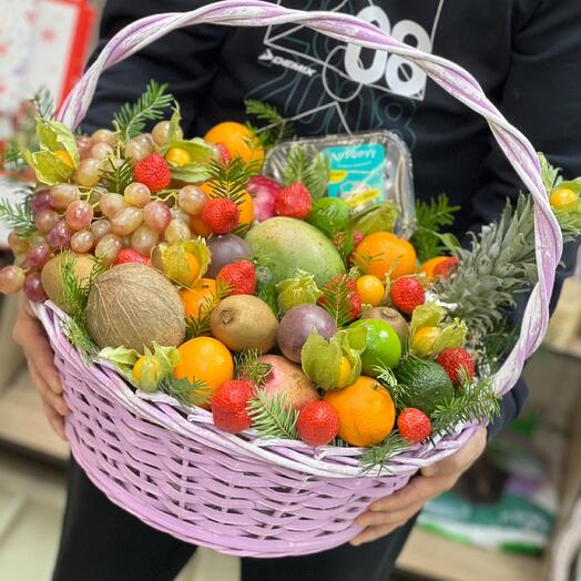 Фрукты в корзинке