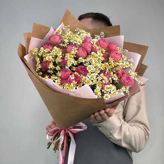 Original bouquet with a peony-shaped rose and a chamomile bush
