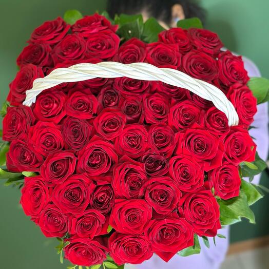 Сердце из 51 розы в корзине