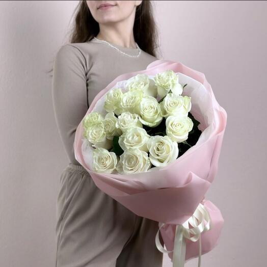 Очаровательный букет из 15 белых роз