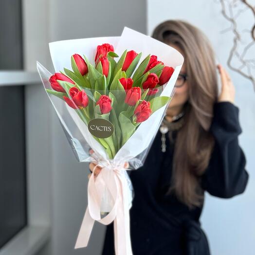 Моно букет из 15 тюльпанов RED
