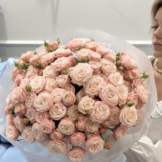 Букет из 35 кустовых пионовидныз роз
