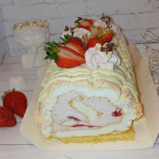 Меренговый рулет "Клубничный милкшейк"