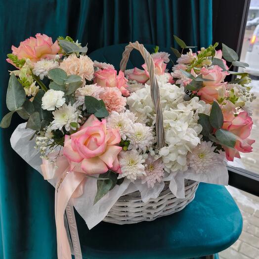 Arrangement of roses, chrysanthemums, hydrangeas and dianthuses in a basket