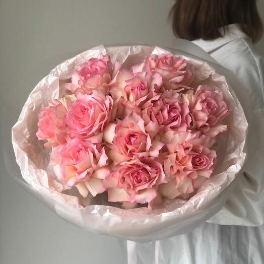 Pink bouquet of 11 French roses