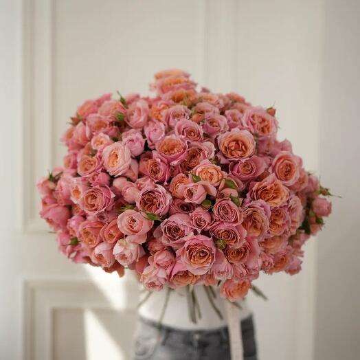 Нежное сердце из 51 кустовой розы «Джульетта»