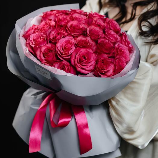 Ароматный букет из 25 малиновых роз