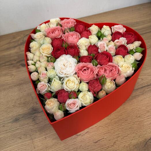 Цветы в коробке сердце
