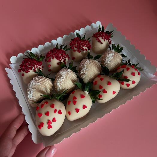 Клубника в шоколаде (любовь)