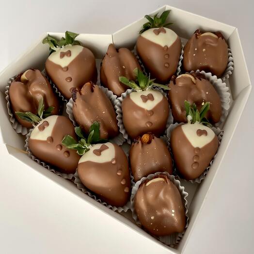 Набор «Джентельмен» из фиников и клубники в шоколаде