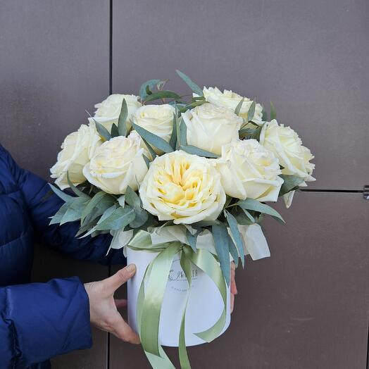 Розы Кенделайт в шляпной коробке