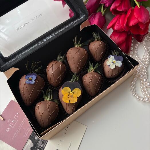 «Всё клубнично» клубника в шоколаде Callebaut