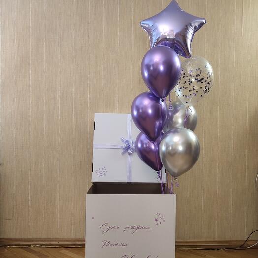 Коробка с сиреневыми шарами