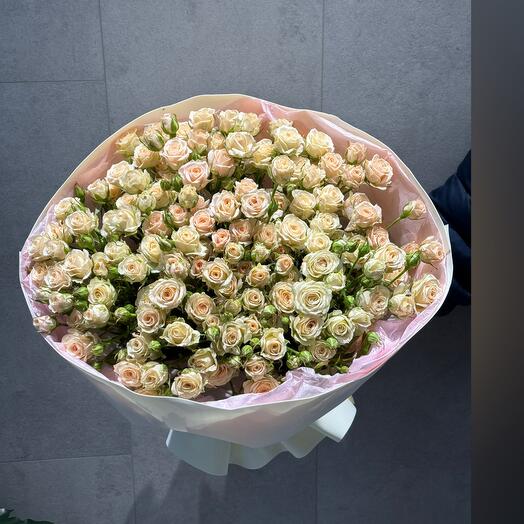Букет из кустовых роз
