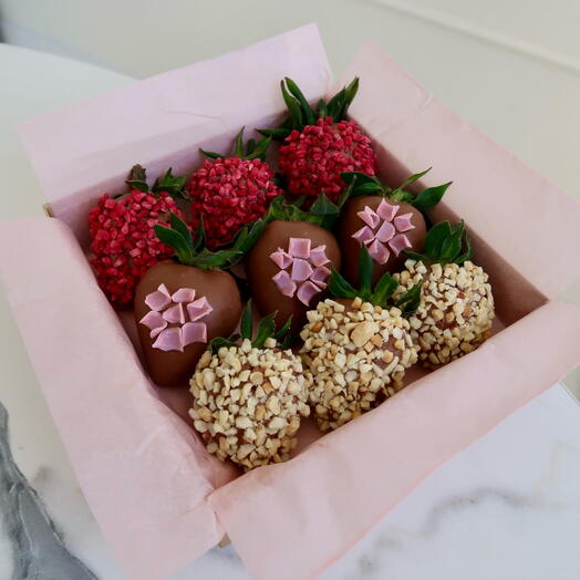 Сладкая клубника в шоколаде, 9 штук