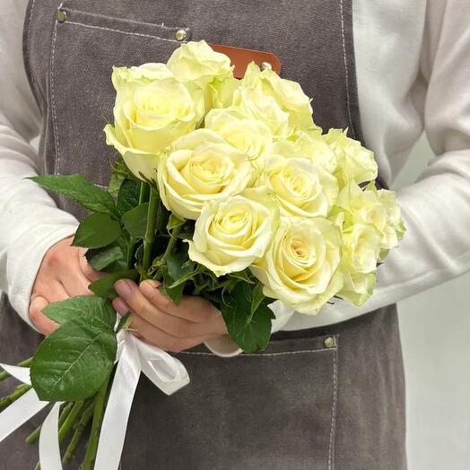 Букет цветов из 17 белых роз