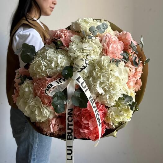 A cloud of hydrangeas, size M