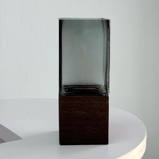 Квадратная ваза