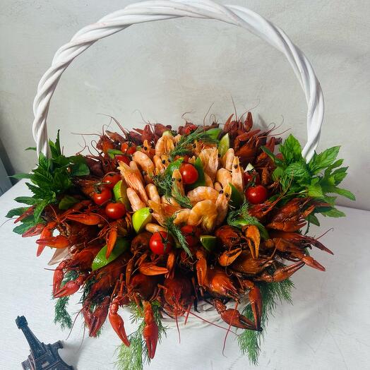 Корзина с средним раком и королевой креветками