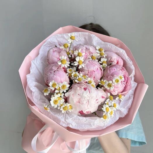 Пионы с ромашками
